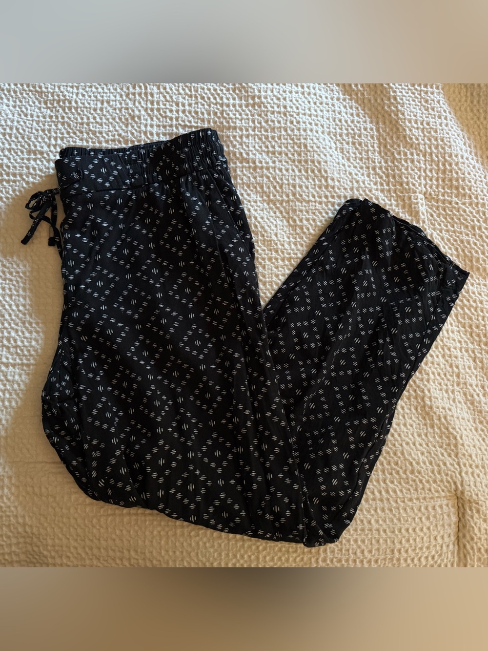 Old Navy Black Cropped Drawstring Pants with White Diamond Print